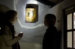Met een zaklamp op ontdekkingstocht tijdens ‘Spotlight Tour’ in Museum Joure