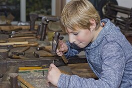 Aan de slag tijdens de Coole Kidsnacht in Museum Joure