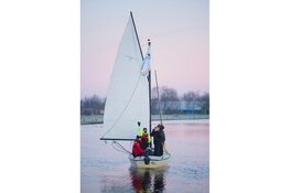 Zeilers halen € 6.650,- op met barre zeiltocht