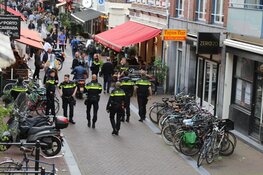 Peter R. de Vries neergeschoten op Lange Leidsedwarsstraat, verdachte voortvluchtig