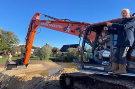 Water loopt door nieuwe watergang in Balk