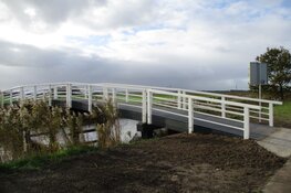 Fiets en voetgangersbrug Veenscheiding Nijehaske verlaagd en verbeterd
