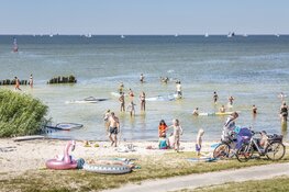 “Bijna de helft van de Nederlanders verwacht hun zomervakantie in 2022 in eigen land door te brengen.”