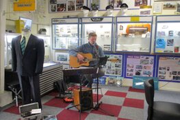 Open dag Nationaal openbaar vervoer museum Ouwsterhaule in beeld