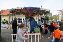 Gezellige drukte op de Koningsdag en markt in Joure