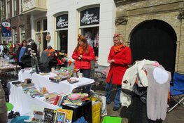 Gezellige drukte op de Koningsdag en markt in Joure