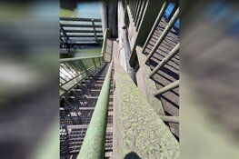 Spatschermen voor bezoekers Kazemattenmuseum.