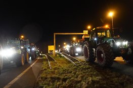 Opnieuw boerenprotest: Afsluitdijk geblokkeerd