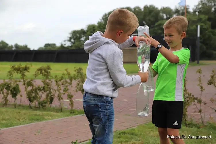Kinderen ontdekken deze zomer spelenderwijs de wereld van water bij het Woudagemaal