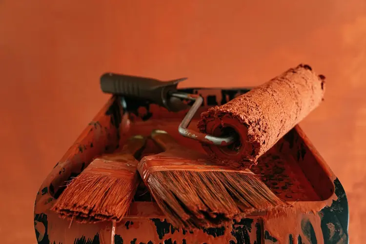 Succesvol buitenschilderwerk: tips voor weer, verf en kleur